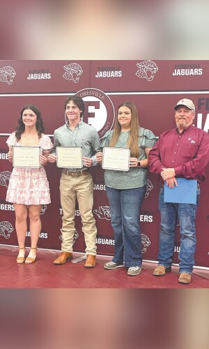 Wilson County Farm Bureau presents scholarships to graduating seniors